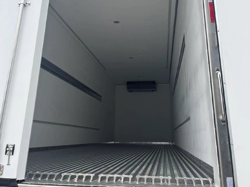 5Ton Refrigerated  truck (ISUZU 4x2)